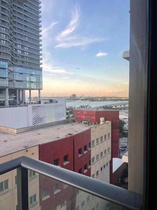 Vibrant Studio Downtown Miami Apartment Екстериор снимка